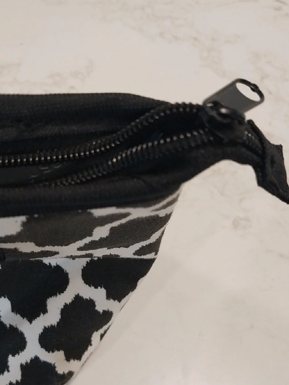 Fit And Fresh Ikat TilE Black & White Patterned InsulatedTote Bag. - Picture 6 of 9